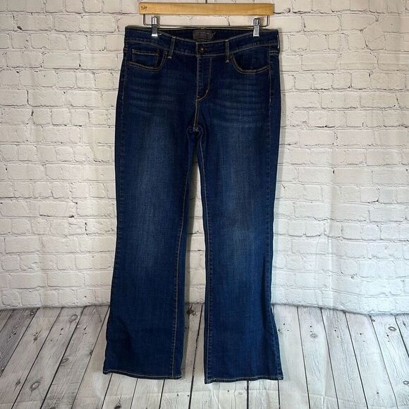 Levi's Women’s Slight Curve Classic Bootcut Dark Wash Jeans size 12 - Picture 1 of 10
